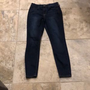 Juniors So Jeggings, dark flattering wash.